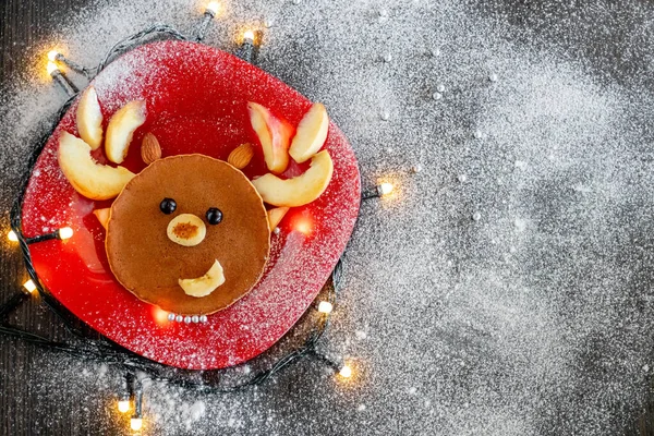 Naleśniki Jeleniem Świąteczne Jedzenie Dla Dzieci Noworoczne Jedzenie Dla Dzieci — Zdjęcie stockowe