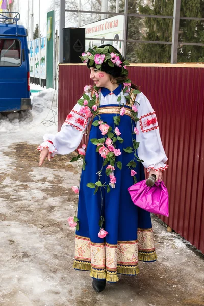 Orosz szereplő ünnepli Maslenitsa Sun Festival — Stock Fotó