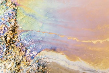 Su üzerinde Toksik Yağ Kirliliği Psychedelic Soyut