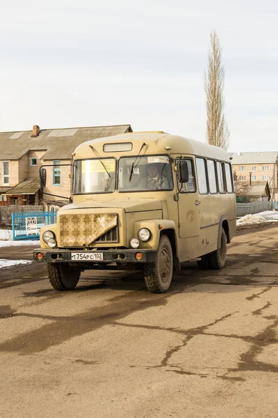 Autobus traditionnel KaVZ 685 Village russe — Photo
