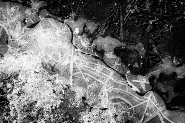 Cracked Ice Pattern Abstract from Nature Monochrome — Stock Photo, Image