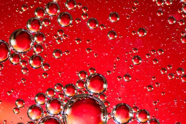 Olaj, víz vörös és ezüst buborék absztrakt — Stock Fotó