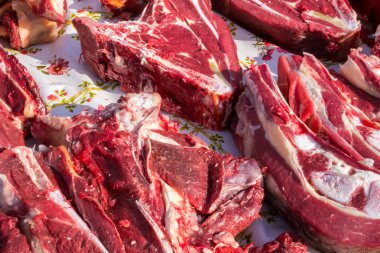 Pişmemiş sığır eti