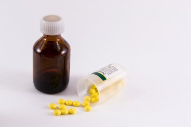 Tıp hapları ve Hipodermik Syring