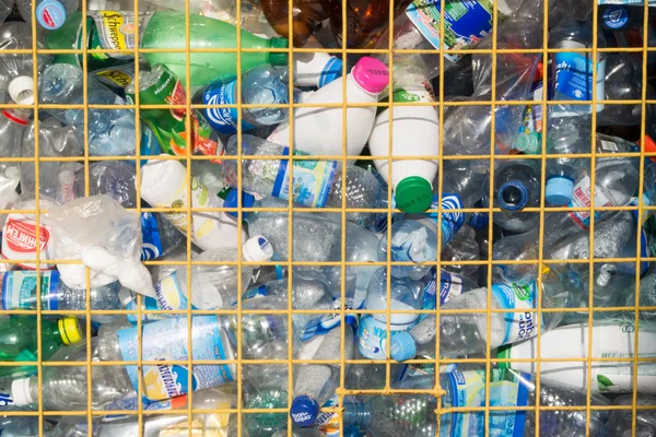 Botellas de plástico para reciclar — Foto de Stock