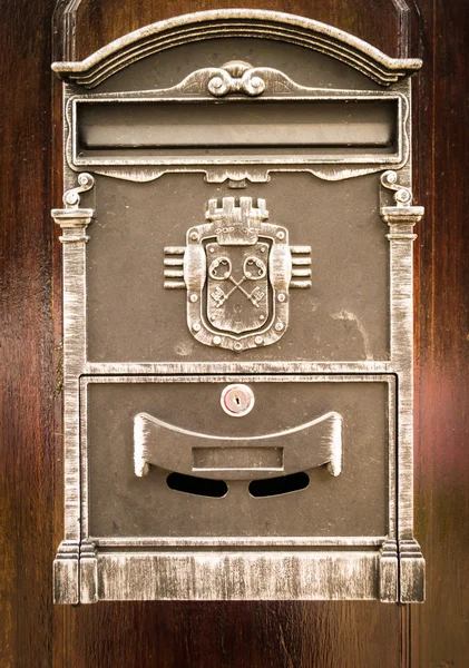 Kartáčovaný kov Postbox — Stock fotografie