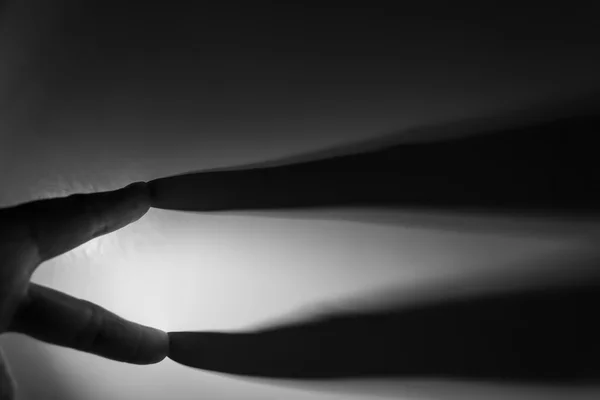 Finger und Schatten der Hand — Stockfoto