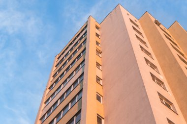 Modern şehir yapı taşı ve gökyüzü