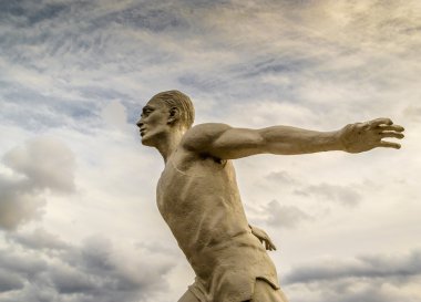 Taş Heykel Runner Man