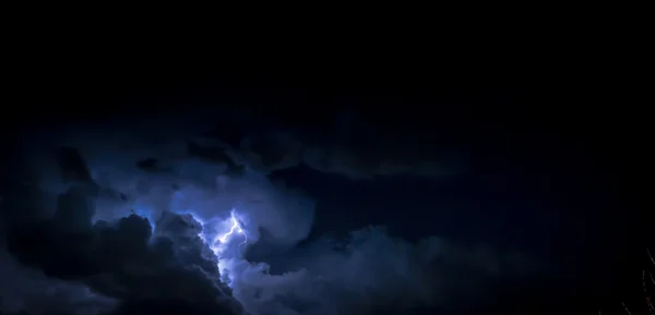 Cloud Thunder strike and Lightning at Night — Stock Photo, Image