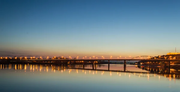 Vroege avond brug bij zonsondergang — Stockfoto