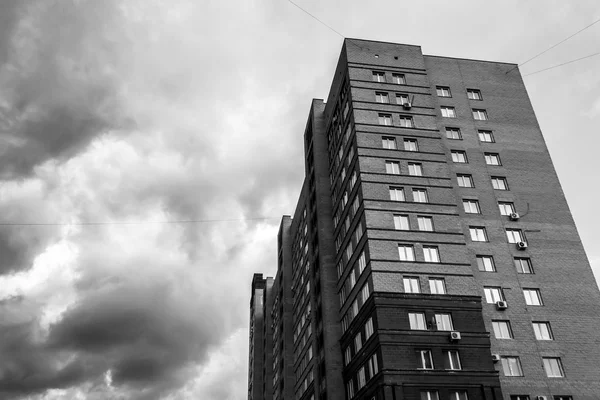 Tower Block molnen — Stockfoto