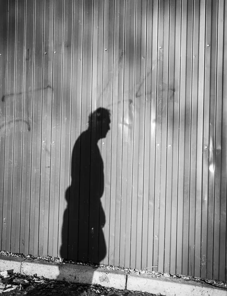 Schatten von Menschen, die gehen — Stockfoto