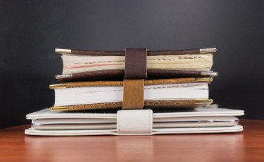 Eski kullanılan kitaplar ve elektronik okuyucu