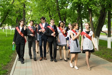 Rus okul mezuniyet kutluyor