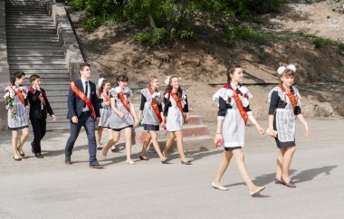 Rus okul mezuniyet kutluyor