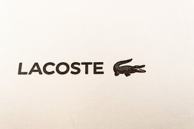 Lacoste timsah kartındaki