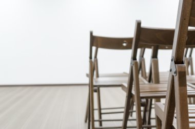 Ahşap konferans koltukları ve görüntüleme