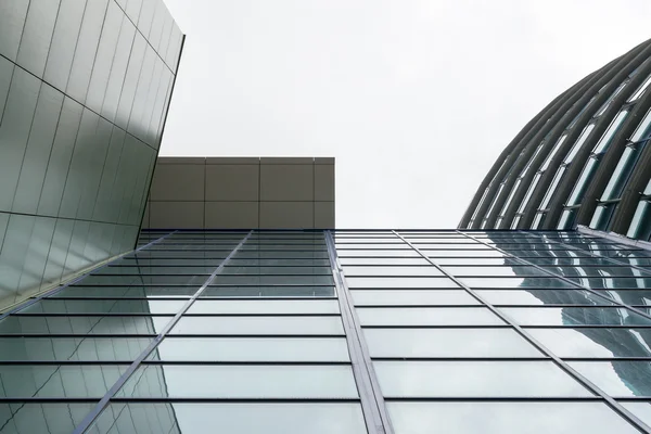 Modern byggnad ovanliga perspektiv — Stockfoto