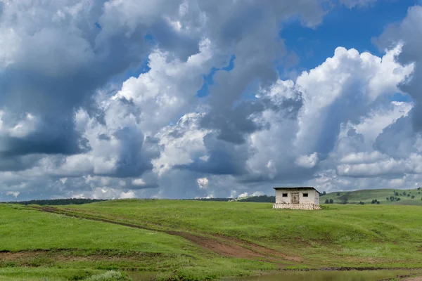 Isolated Barren Shed and Dark Rain Clouds — Stock Photo, Image