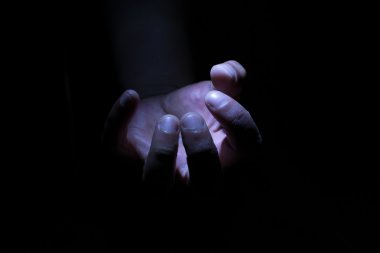 Tek erkek el tutarak