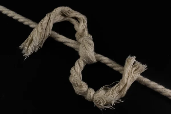 Corda amarrada em um nó desfiado — Fotografia de Stock