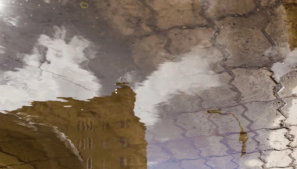 Building in Puddle of Water Reflection — Stock Photo, Image