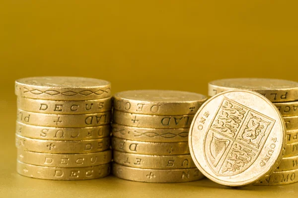 Drei Stapel britischer Pfund-Münzen — Stockfoto