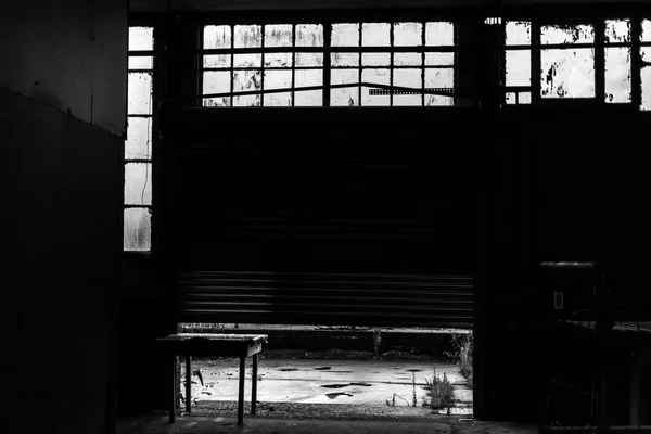 Tapparella di fabbrica abbandonata — Foto Stock