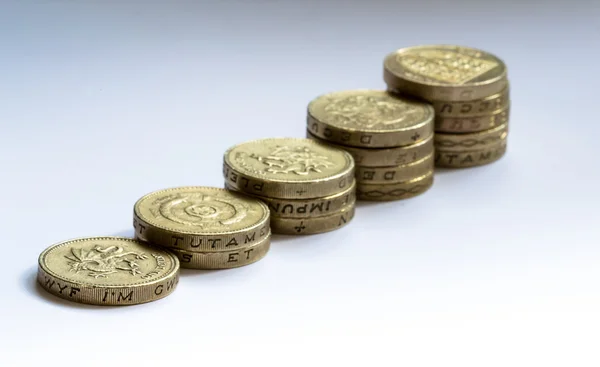 Aufsteigende Reihe britischer Pfund-Münzen — Stockfoto