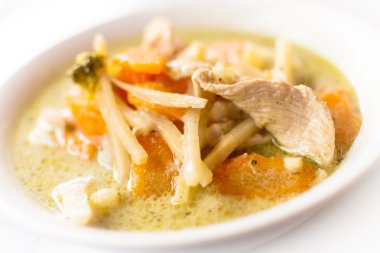 Tay yeşil köri tavuk