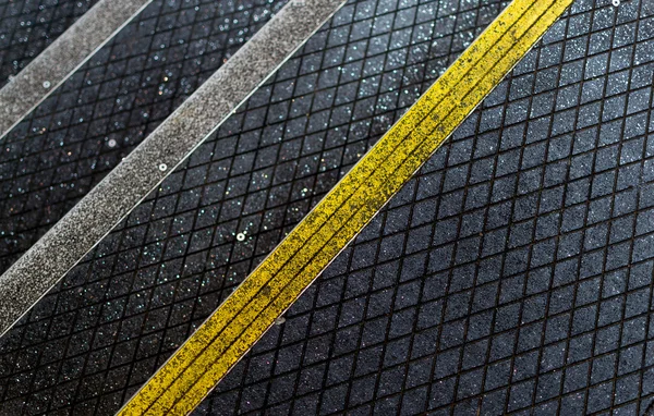 Schody dla pieszych asfaltu z powłoką antypoślizgową — Zdjęcie stockowe
