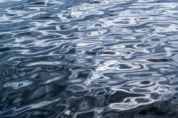 Vlnění vody na povrchu — Stock fotografie