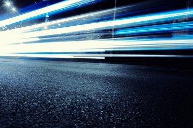Parlak Neon mavi araba ışık yollar
