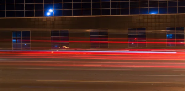 Bright κόκκινο αυτοκίνητο φως μονοπάτια — Φωτογραφία Αρχείου