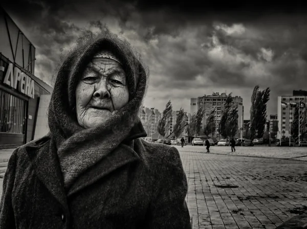 Elderly Russian Woman and the Windy Storm — Stock Photo, Image