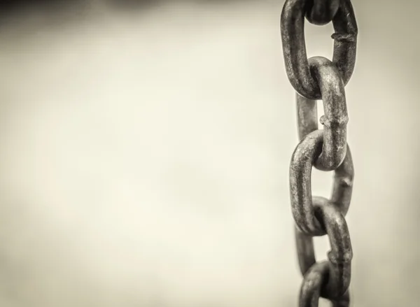 Cadena única en blanco y negro —  Fotos de Stock