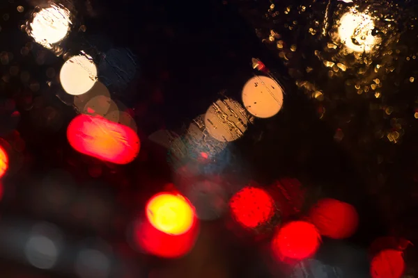 雨中的汽车灯 — 图库照片