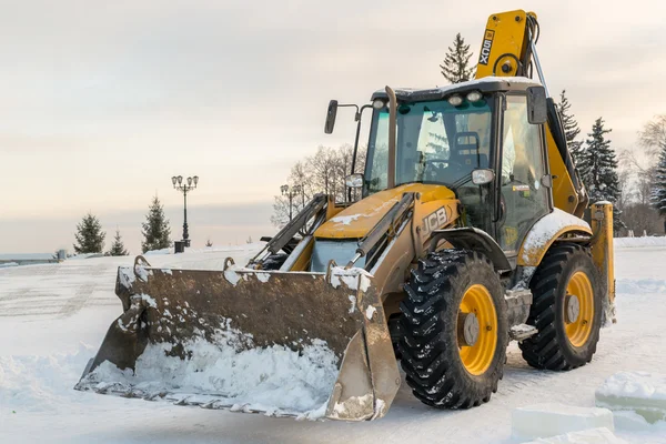 Amarelo estacionário JCB Digger na neve — Fotografia de Stock