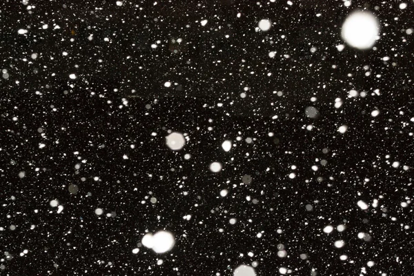 Douche de neige tombante naturelle la nuit — Photo