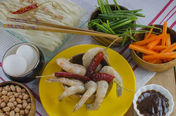 Ingrédients pour coussin de cuisson nouilles thaï — Photo