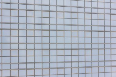 Yüksek bir binanın cam cephe