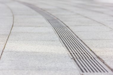 Şiddetli yağmur ikinci tur sırasında su içine akar
