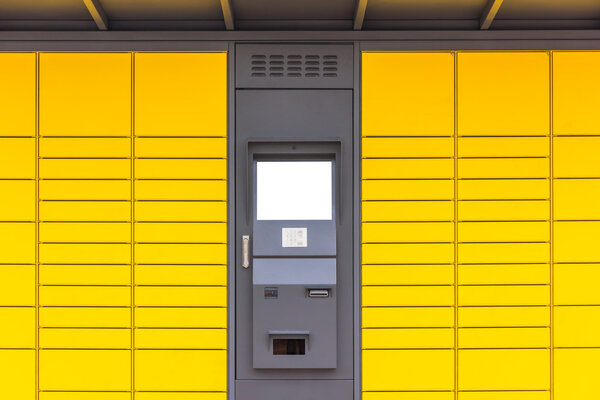 Self-service terminal