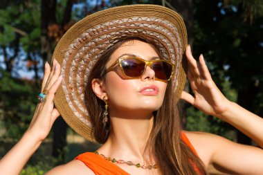 Yaz moda portre kadar kapatın