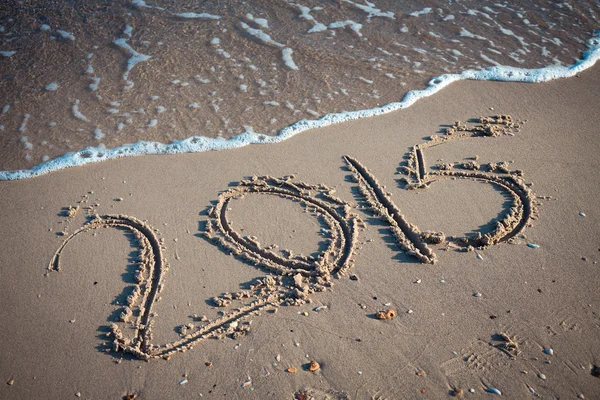 Año 2015 escrito en arena al atardecer . — Foto de Stock