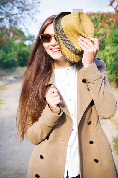Autumn fashion image of young woman — Stok fotoğraf