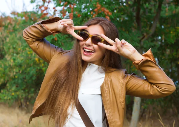 Autumn fashion image of young woman — Stock Photo, Image