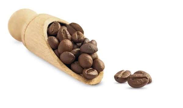 Bir avuç dolusu kahve çekirdeği, tahtadan spatula, izole kahve taneleri.