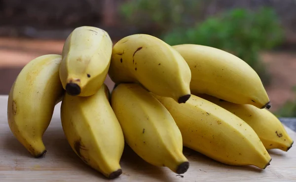 바나나의 색깔은 노란색이다 — 스톡 사진